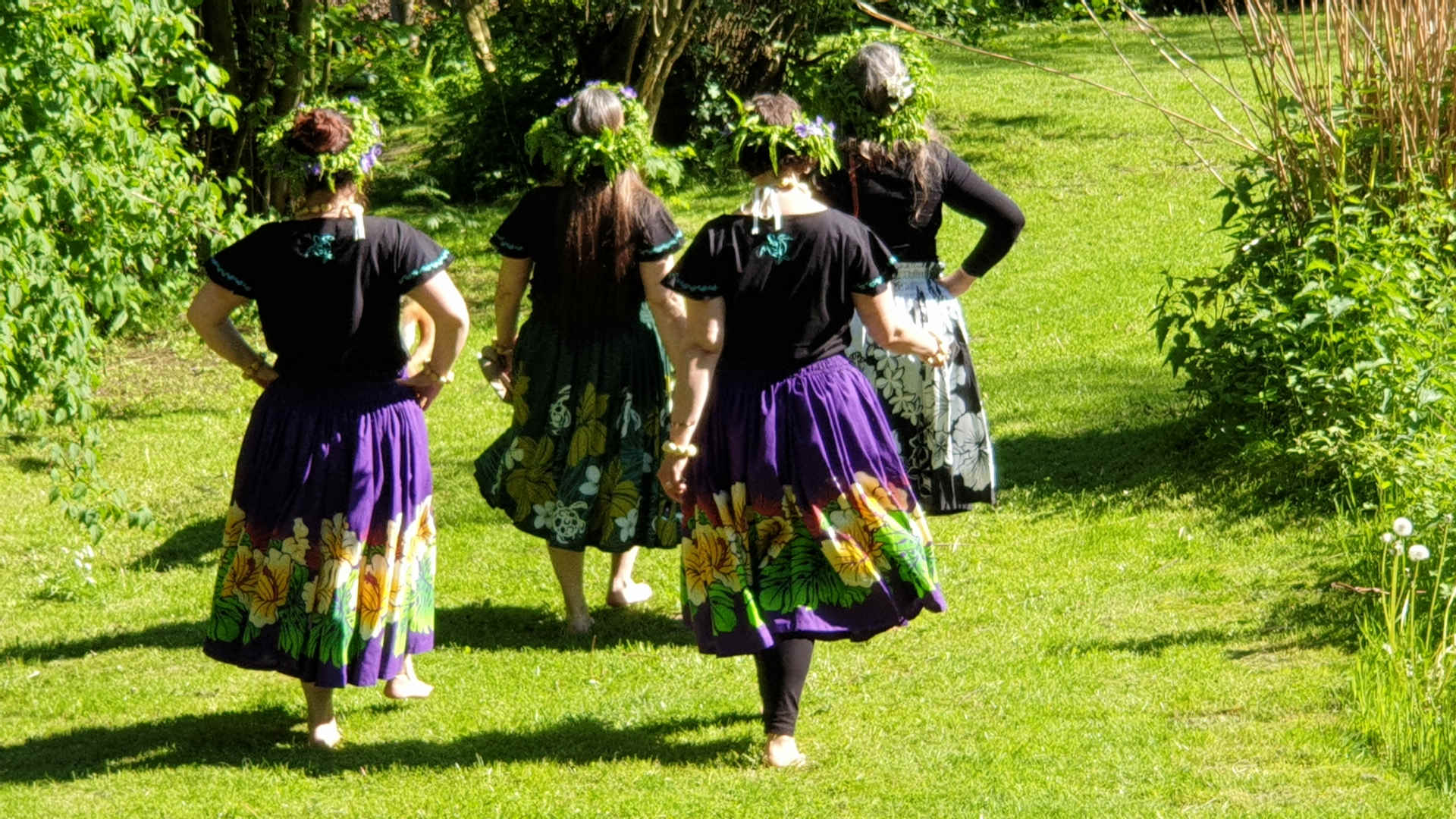 arwed-groen-hale-aloha-hula-gruppe-lokelani-ananakalia-wintzer-1920x1080.9.60d78981bafe6